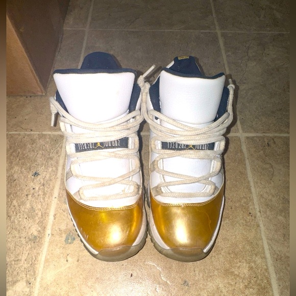 Jordan 11s low closing ceremony